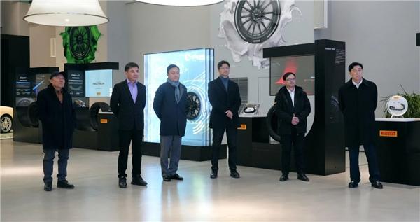 兴达与华勤“深情握手”——强强联合 优势互补(图3) 兴达与华勤“深情握手”——强强联合 优势互补(图3)