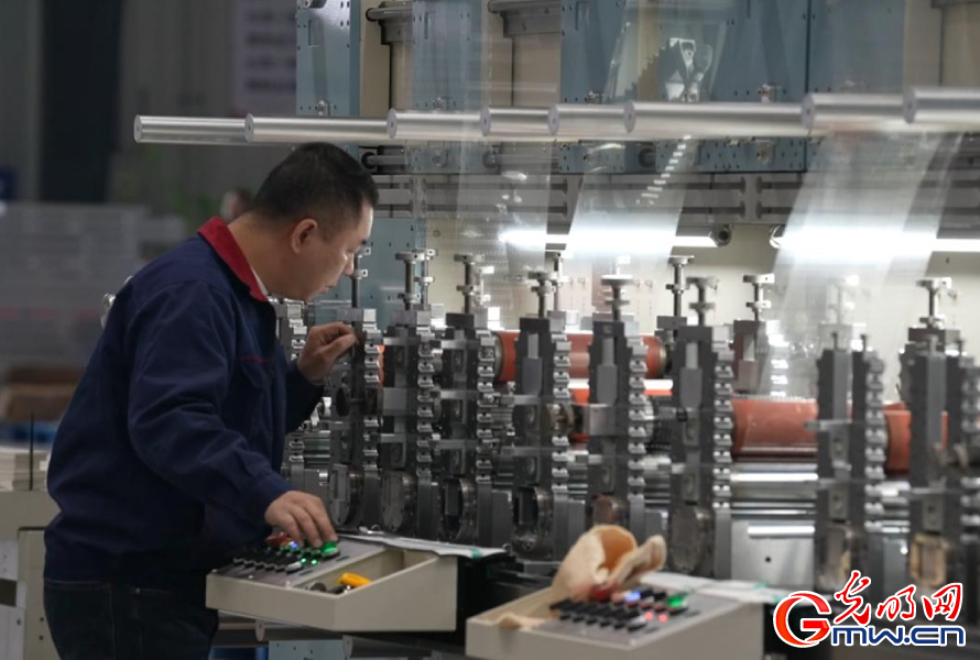 专精特新看中国|“机器如何生产机器” 看模切机“独步全球”(图3) 专精特新看中国|“机器如何生产机器” 看模切机“独步全球”(图3)