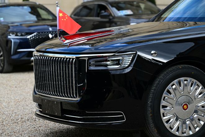 实拍：红旗车开上法国红地毯马克龙近距离欣赏中国制造(图3)
