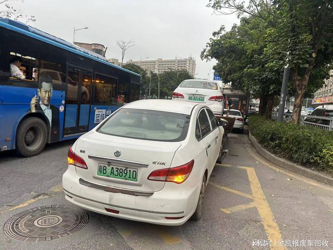 南山附近报废车(图2) 南山附近报废车(图2)