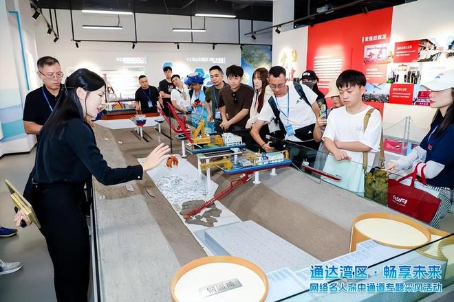 百名港星、网络名人打卡深中通道：看到中国制造的实力和底气(图5)