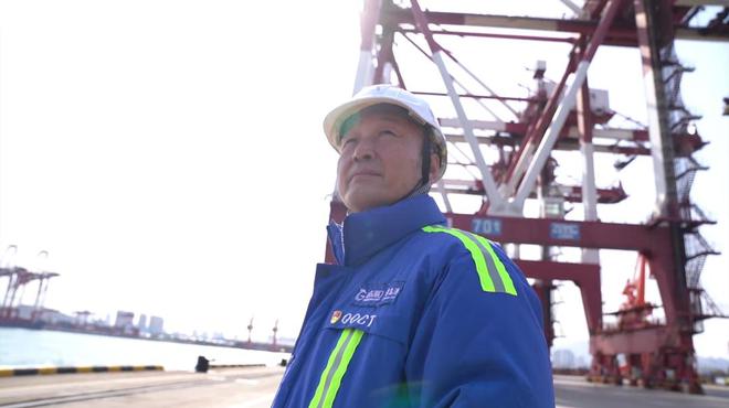 “人民工匠”许振超:技术工人是中国现代化建设的强大支撑是中国制造的脊梁(图2) “人民工匠”许振超:技术工人是中国现代化建设的强大支撑是中国制造的脊梁(图2)