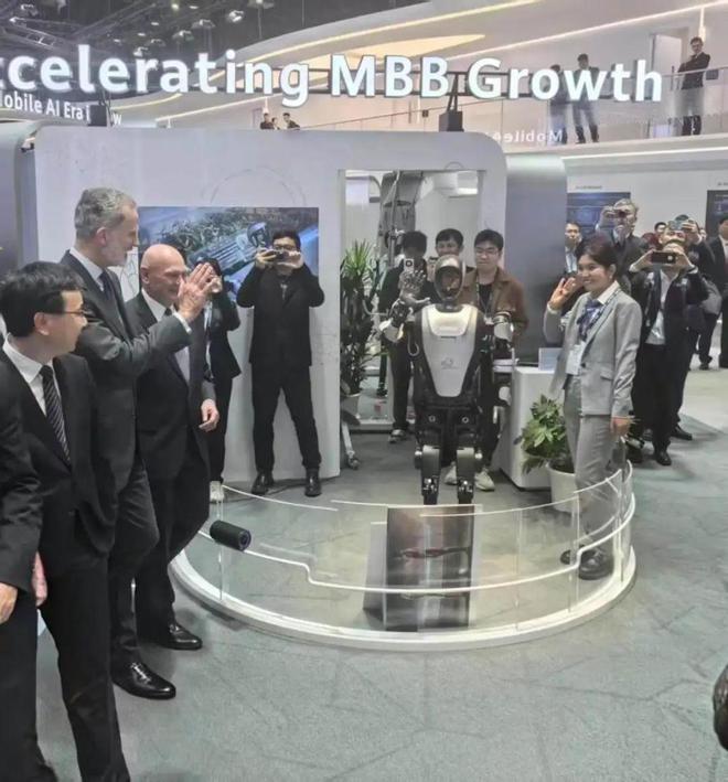 2025世界移动通信大会上西班牙国王点赞深圳智造(图3) 2025世界移动通信大会上西班牙国王点赞深圳智造(图3)